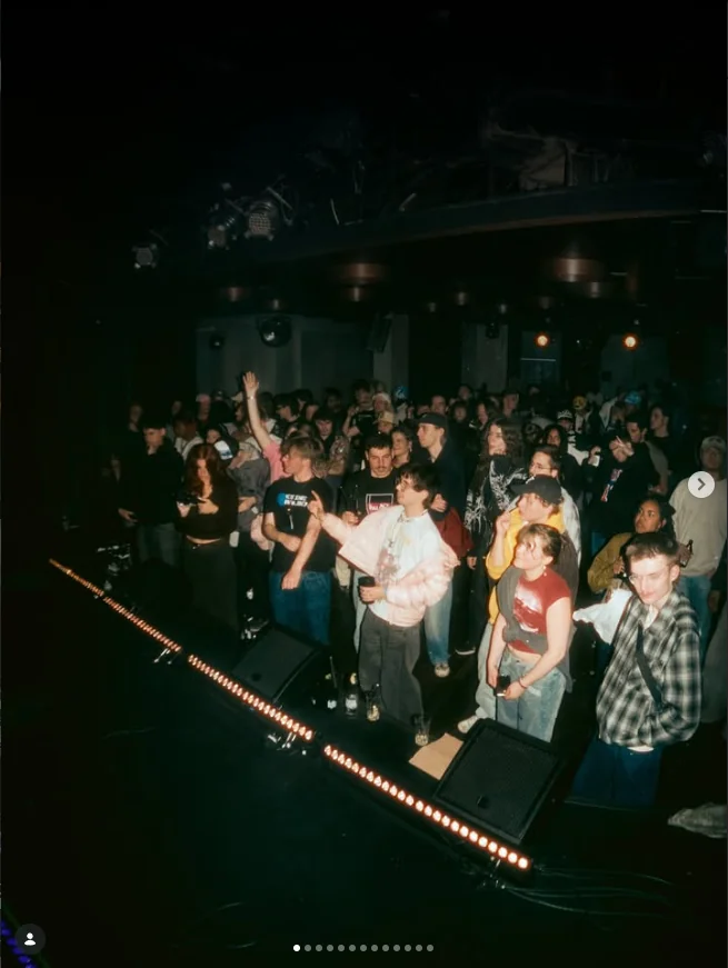 Keine Halben Events Hamburg – Crowd feiert auf der Tanzfläche